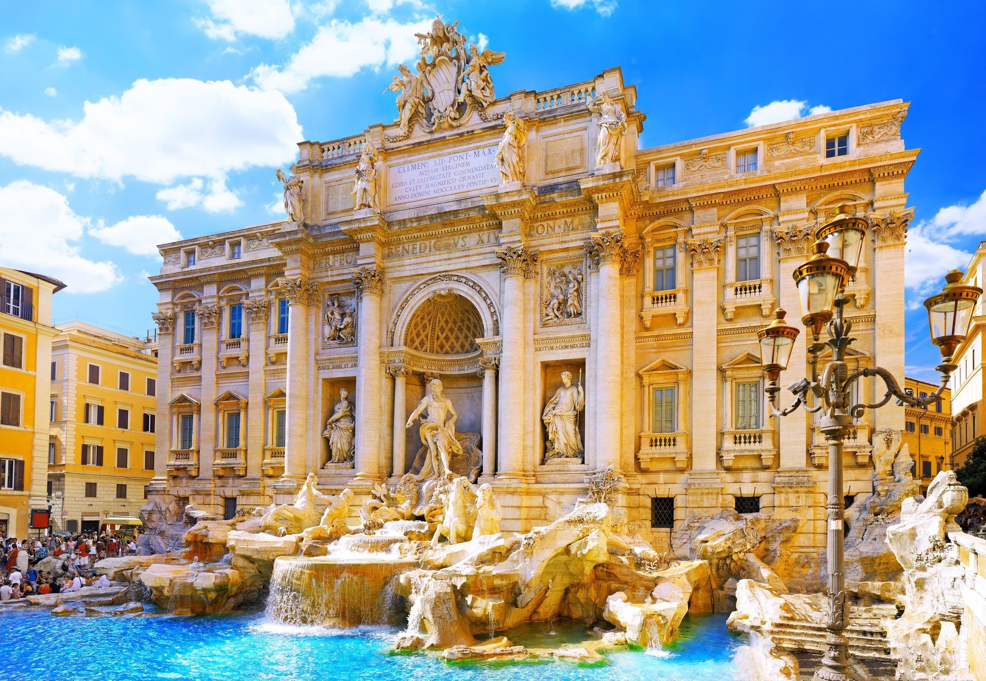 fontana di trevi italie palais italie rome ville rome fontaine de trevi architecture bâtiment point de repère lanternes beauté rue