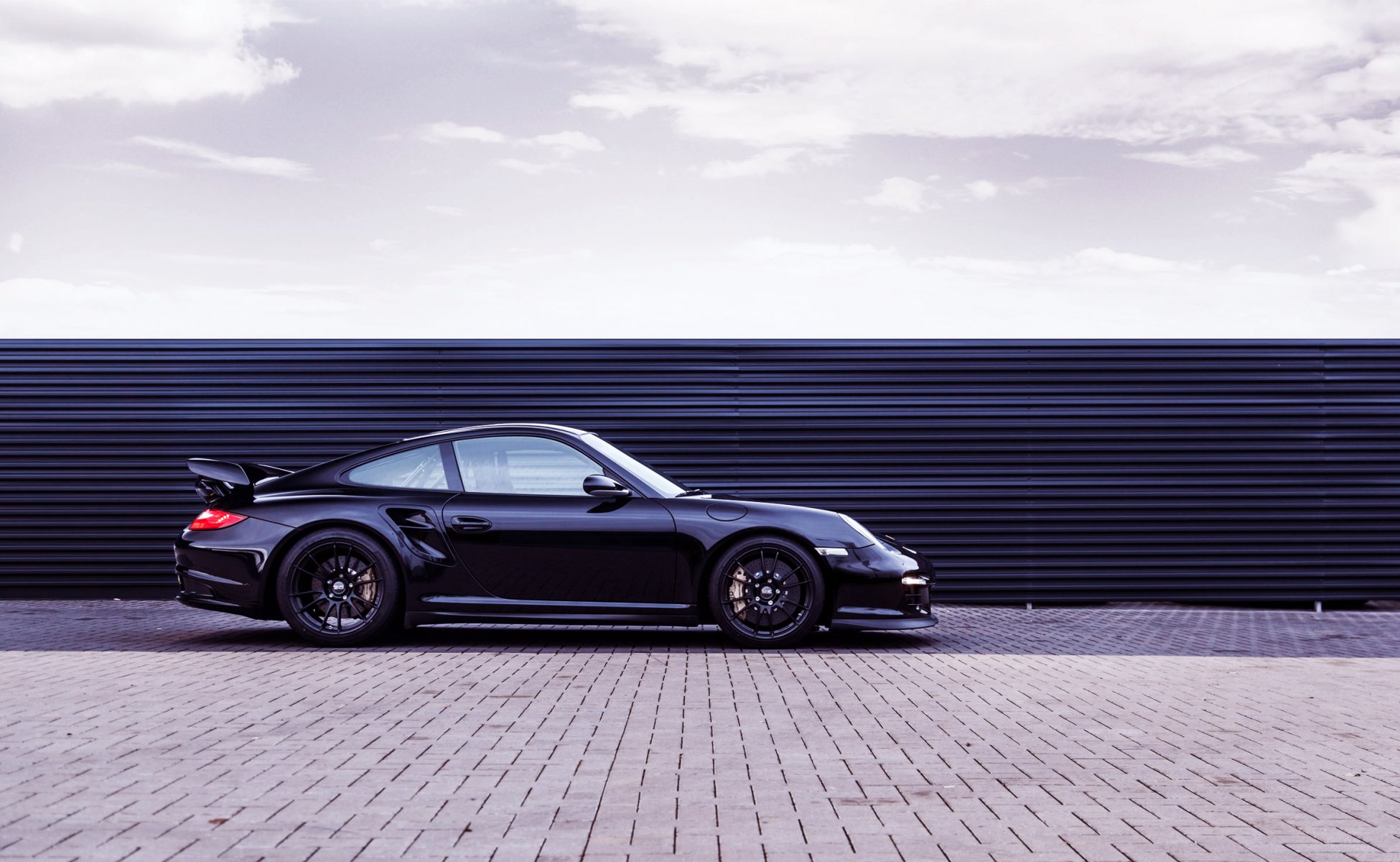 porsche 911 gt2 ok-chiptuning auto auto nero vista laterale auto sportiva giorno