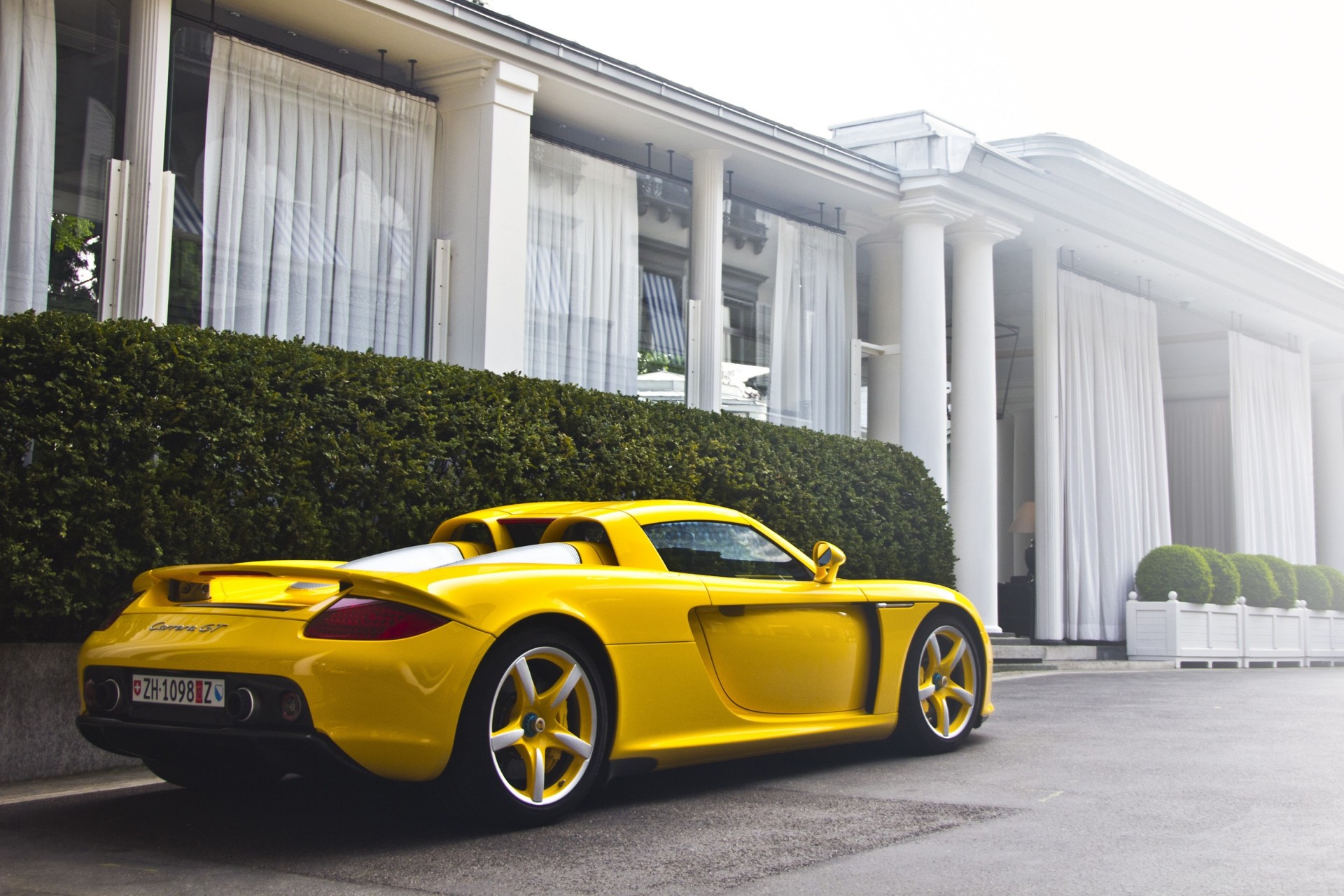 gt supercar auto carrera porsche giallo