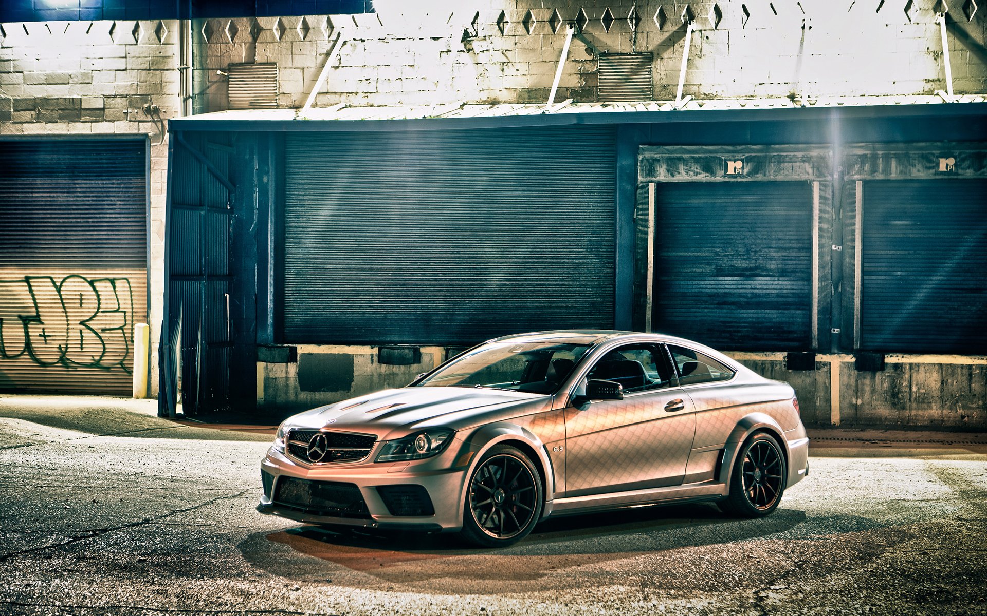 mercedes-benz c63 amg купе black serie