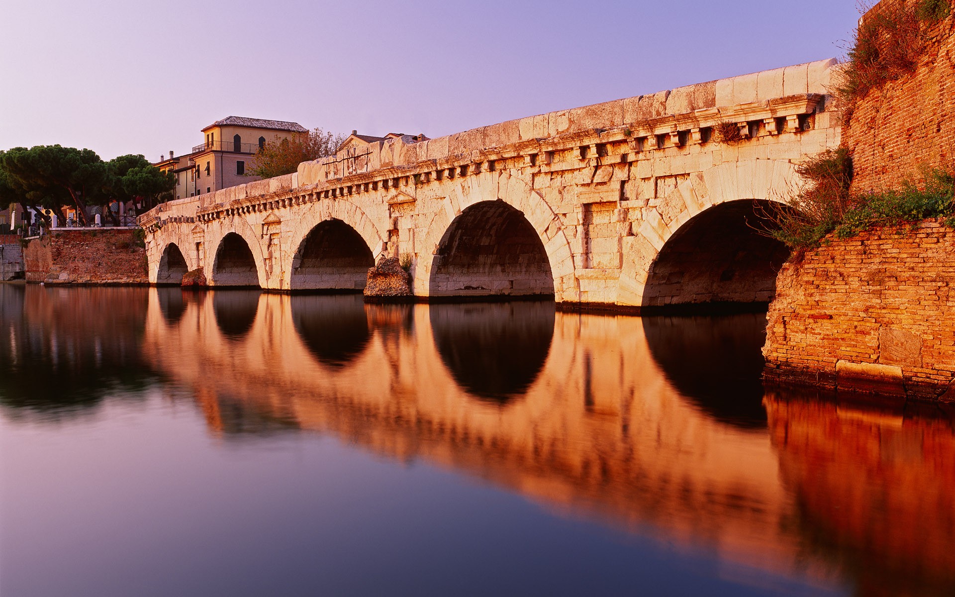 puente reflexión casas agua