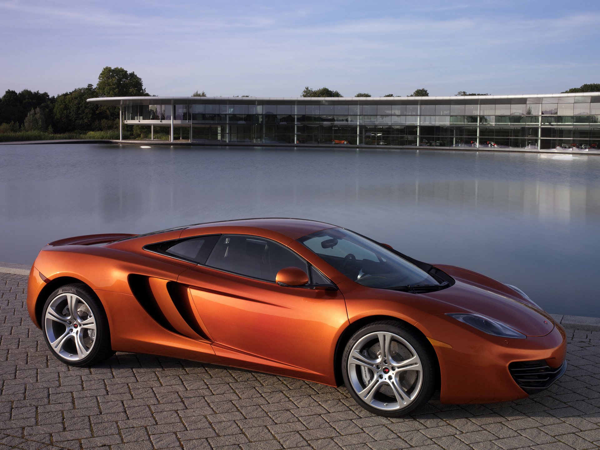 mclaren mp4-12c coche piscina auto mclaren papel tapiz