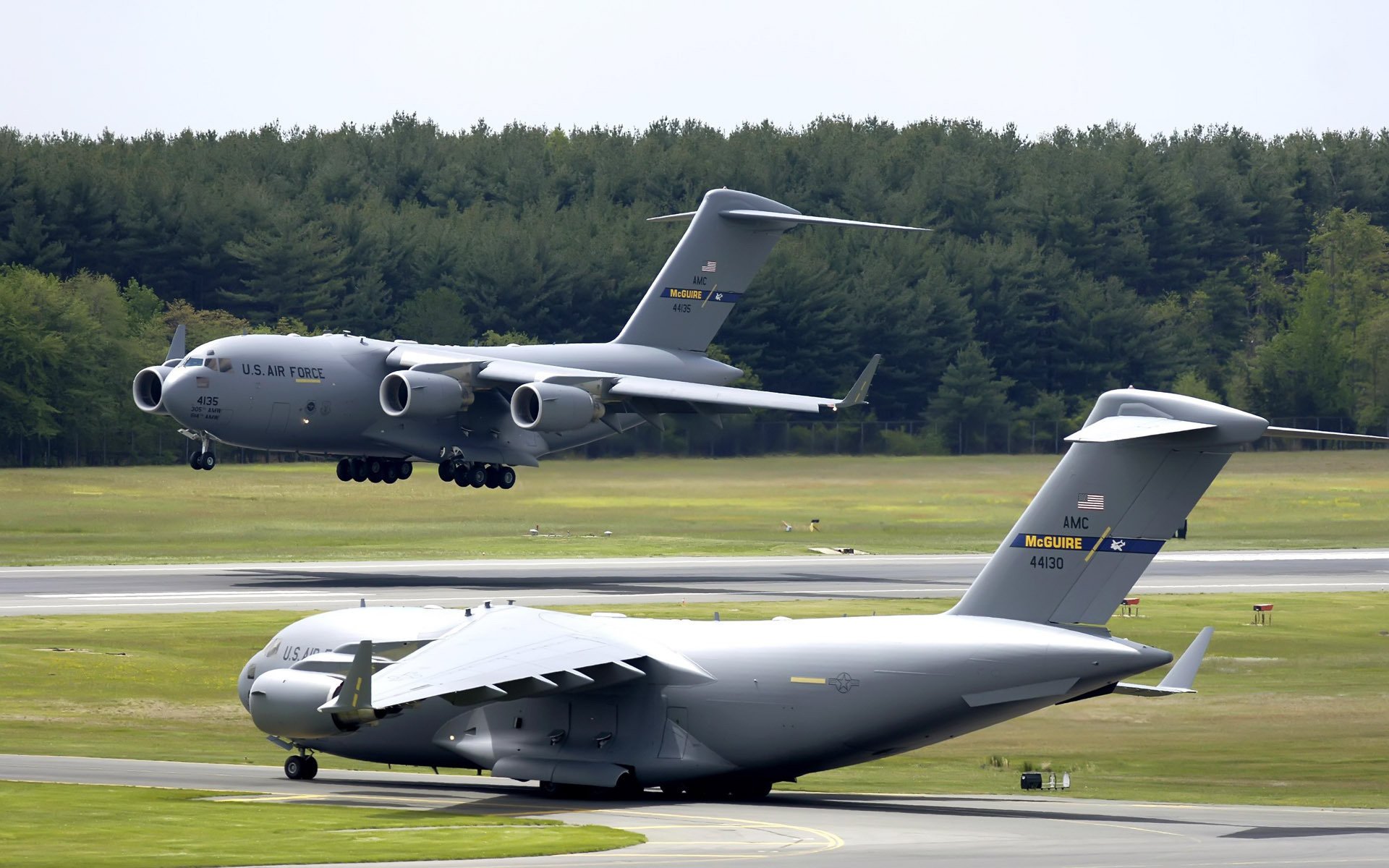 base aerea decollo c-17 atterraggio poligono foresta aghi aviazione militare equipaggiamento militare aviazione trasporto aereo