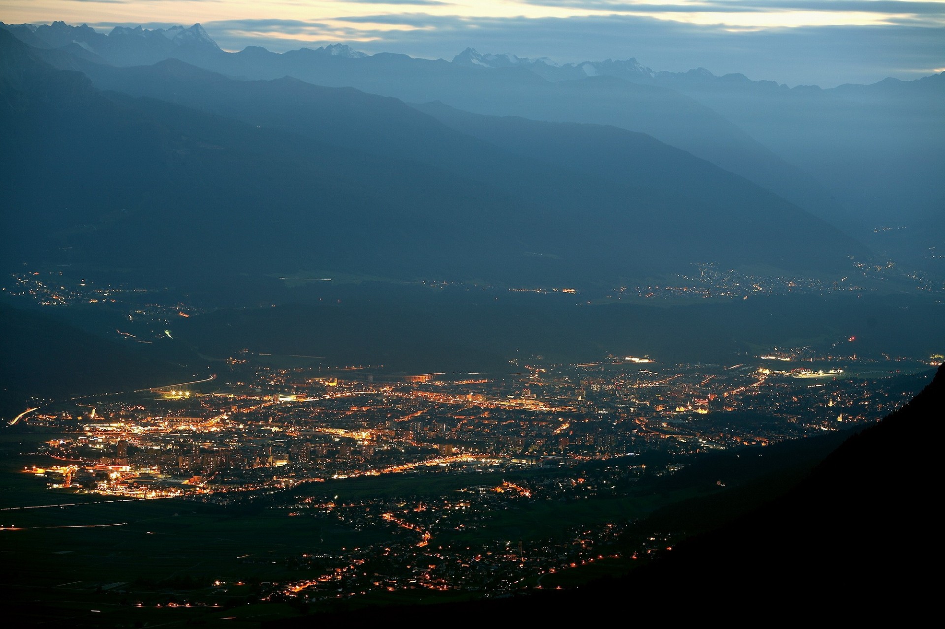 nacht lichter berge