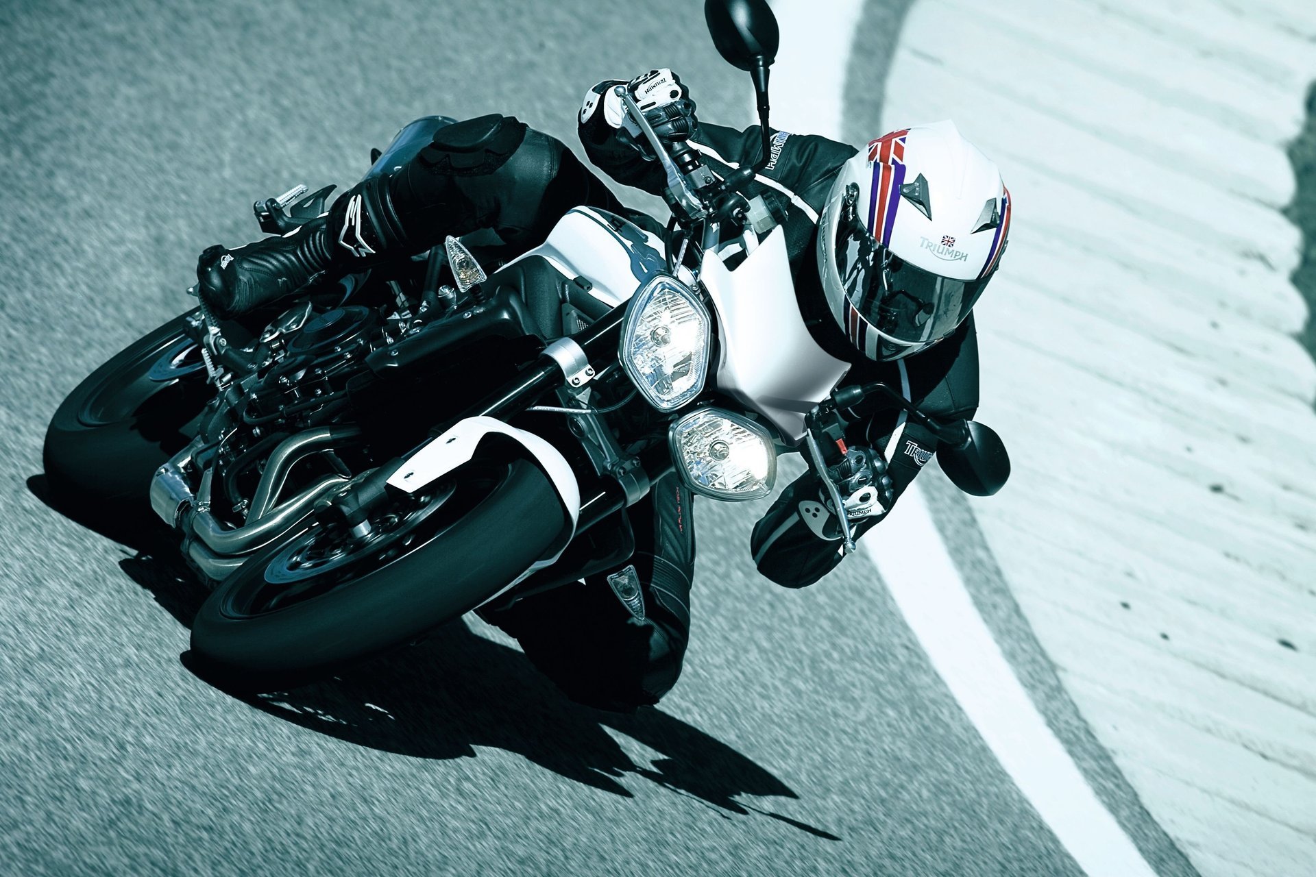 triumph street triple r triumph 2011 streetfighter naykid moto moto motobike sport sport automobile course vélo hommes mototransport