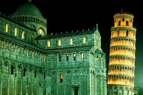 Das Nachtlicht in Italien: Pisa und der Turm