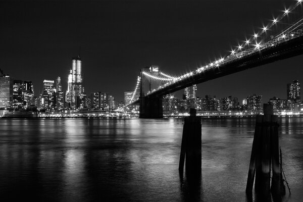 Schwarz-Weiß-Skizze der Brücke in New York