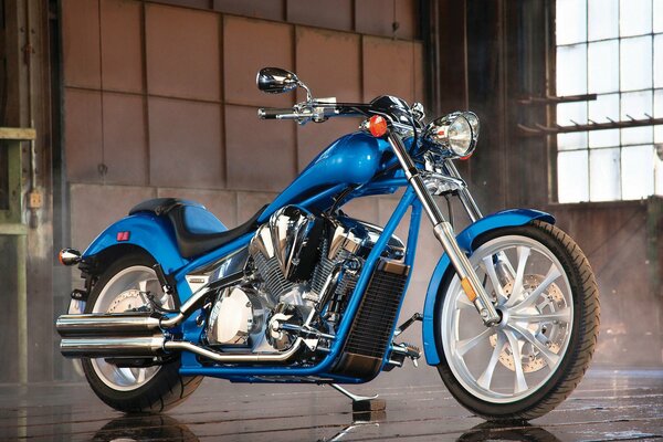 Новый синий мотоцикл на заказ