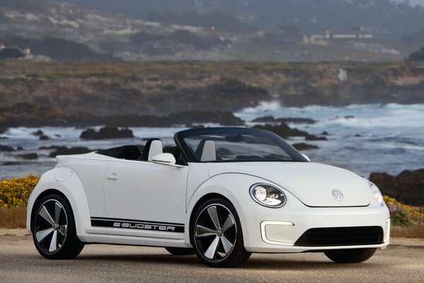 Volkswagen e - bugster convertible frente al mar