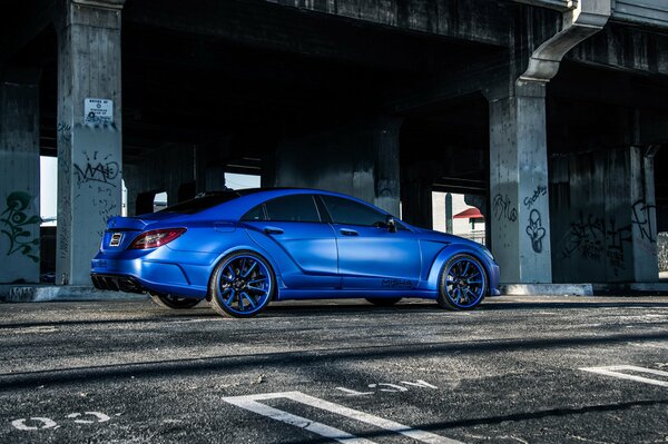 Mercedes benz cl550 azul vista lateral
