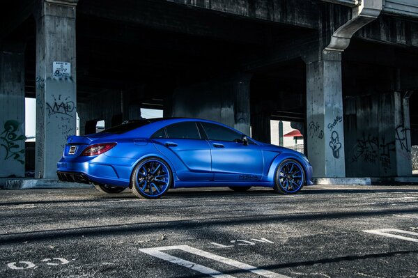 Mercedes benz cl550 colore blu vista laterale