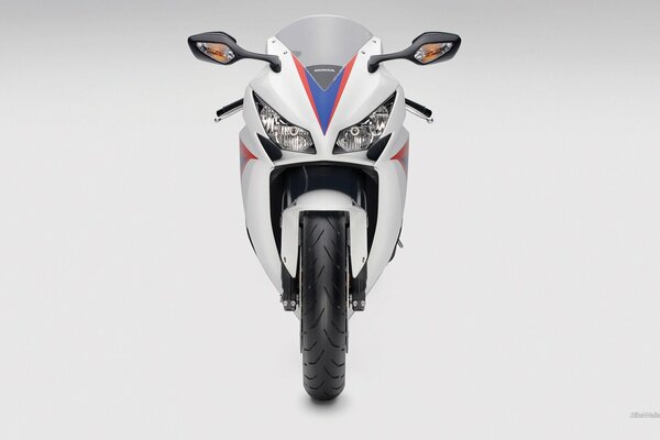 Moto blanc vue de face