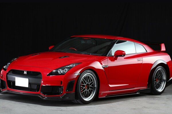 Red Nissan 2013 for true connoisseurs of the car