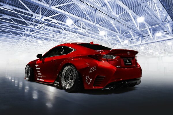 Tuning Lexus RC-F, Czerwony Lexus RC-F w tuningu, Czerwony Lexus RC-F w hangarze, Czerwony Lexus RC-F pod podsufitkami