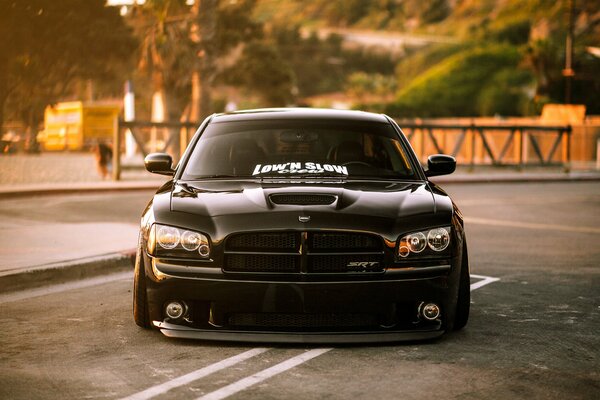 Stylowy Dodge Charger zajął swoją pozycję