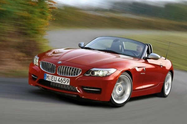 BMW Z4 convertible en movimiento