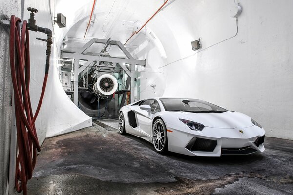 Die Eleganz des Weißen im Lamborghini Aventador