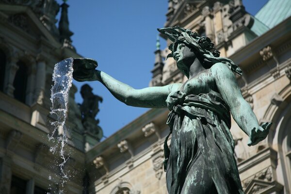 Estatua de la ninfa de la fuente en Alemania