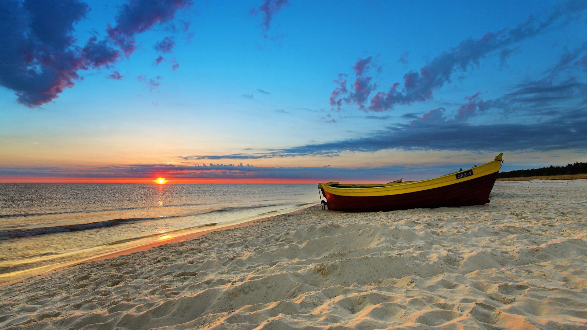 sonnenuntergang boot meer horizont abend küste küste strand sand brandung kleine wellen romantik wolken sommer wasser