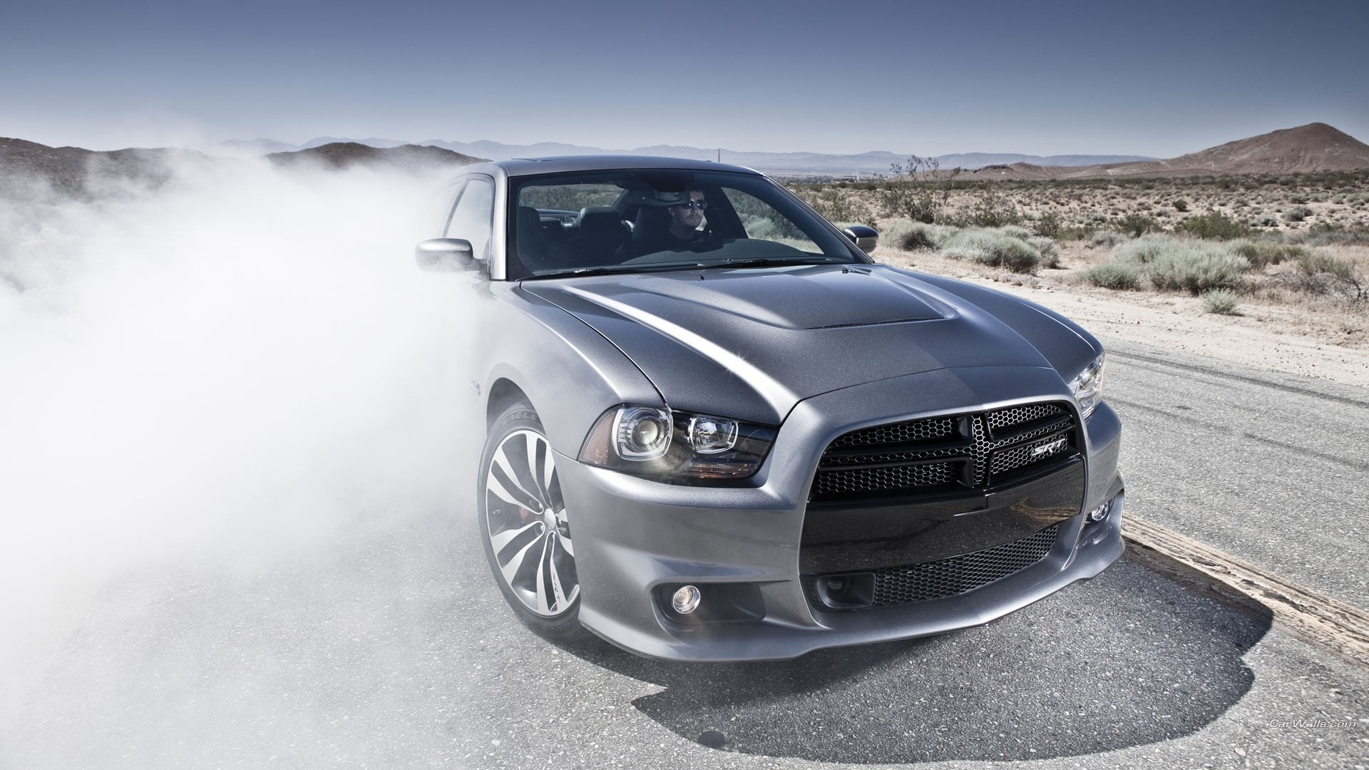 auto dodge charger srt8 grigio strada