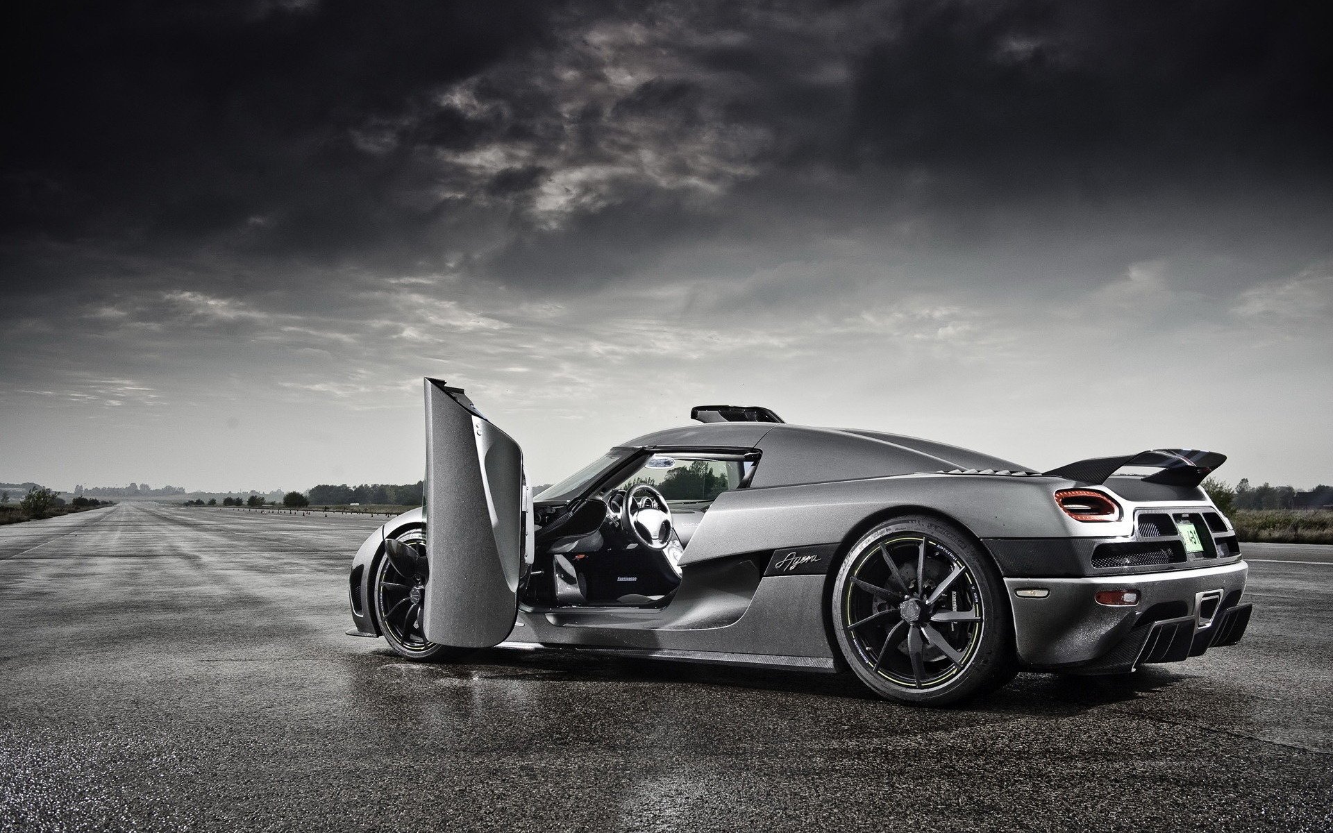 koenigsegg piste koenigsegg pluie agera supercar auto voiture profil portes ouvertes gris nuageux gris auto jantes volant ciel voiture brouette cool voiture de sport route voitures de sport transport véhicules