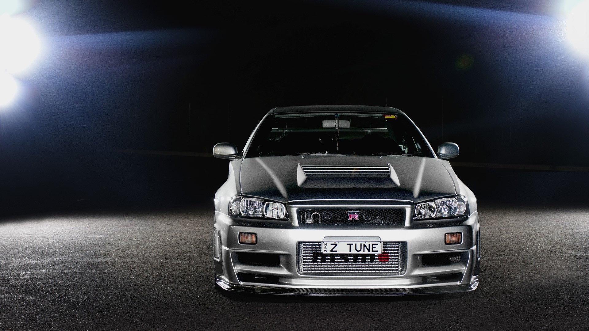 gt-r nissan r34 srebrny zarys srebrny przód