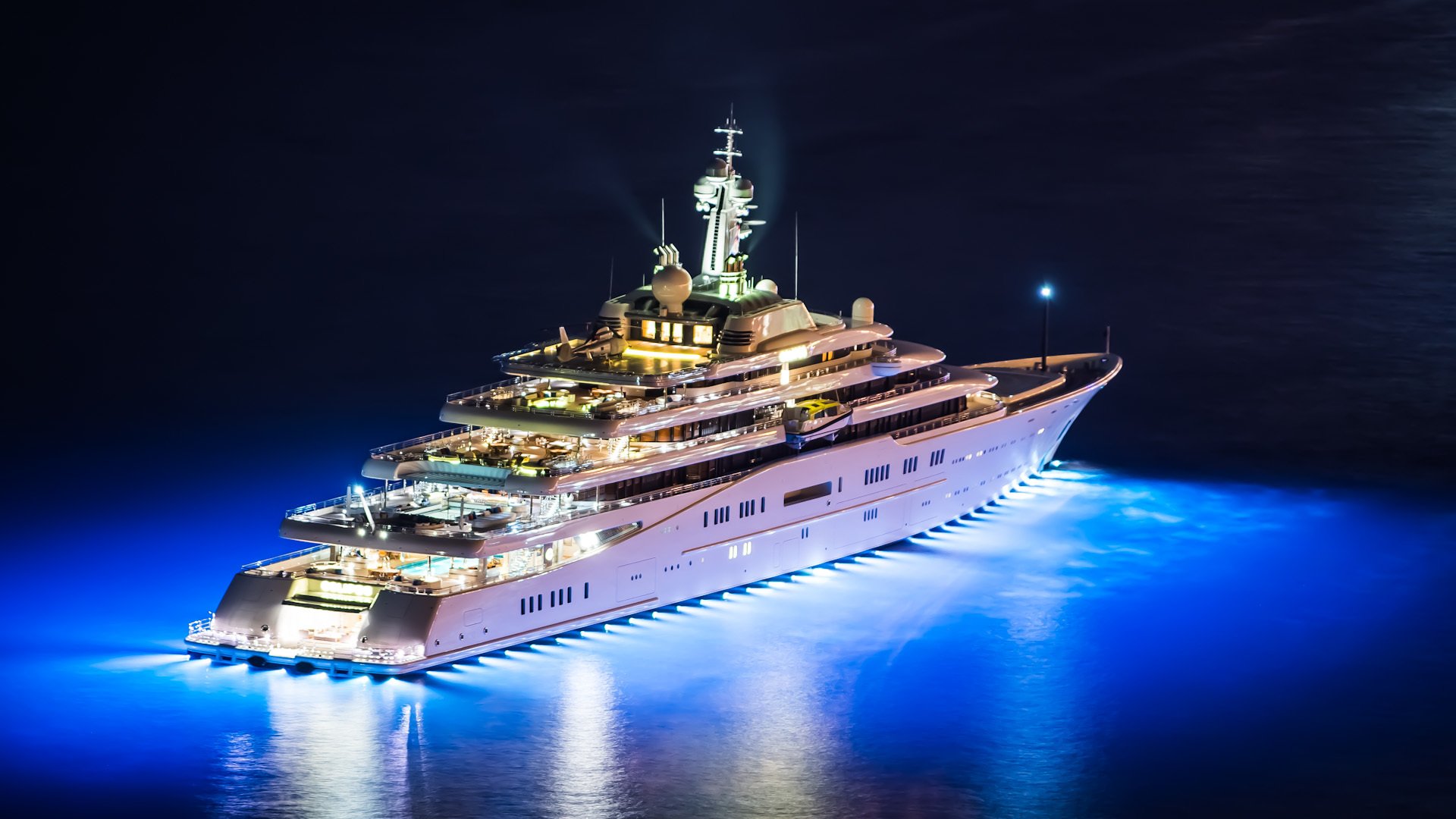 méga-yacht yachts yachts superbes yachts éclipse nuit nuit hélicoptère yacht hélicoptère méga yacht méga yacht eclipse yacht de soirée lumières hélicoptère yacht superbe yacht