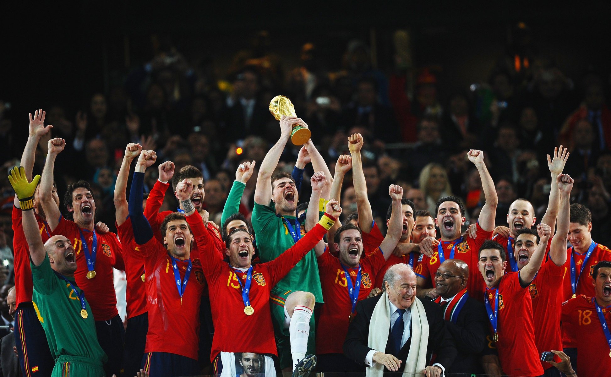 wm 2010 spanische nationalmannschaft pokal fußball spanien freude emotionen sieg trainer fußballer spiel sport