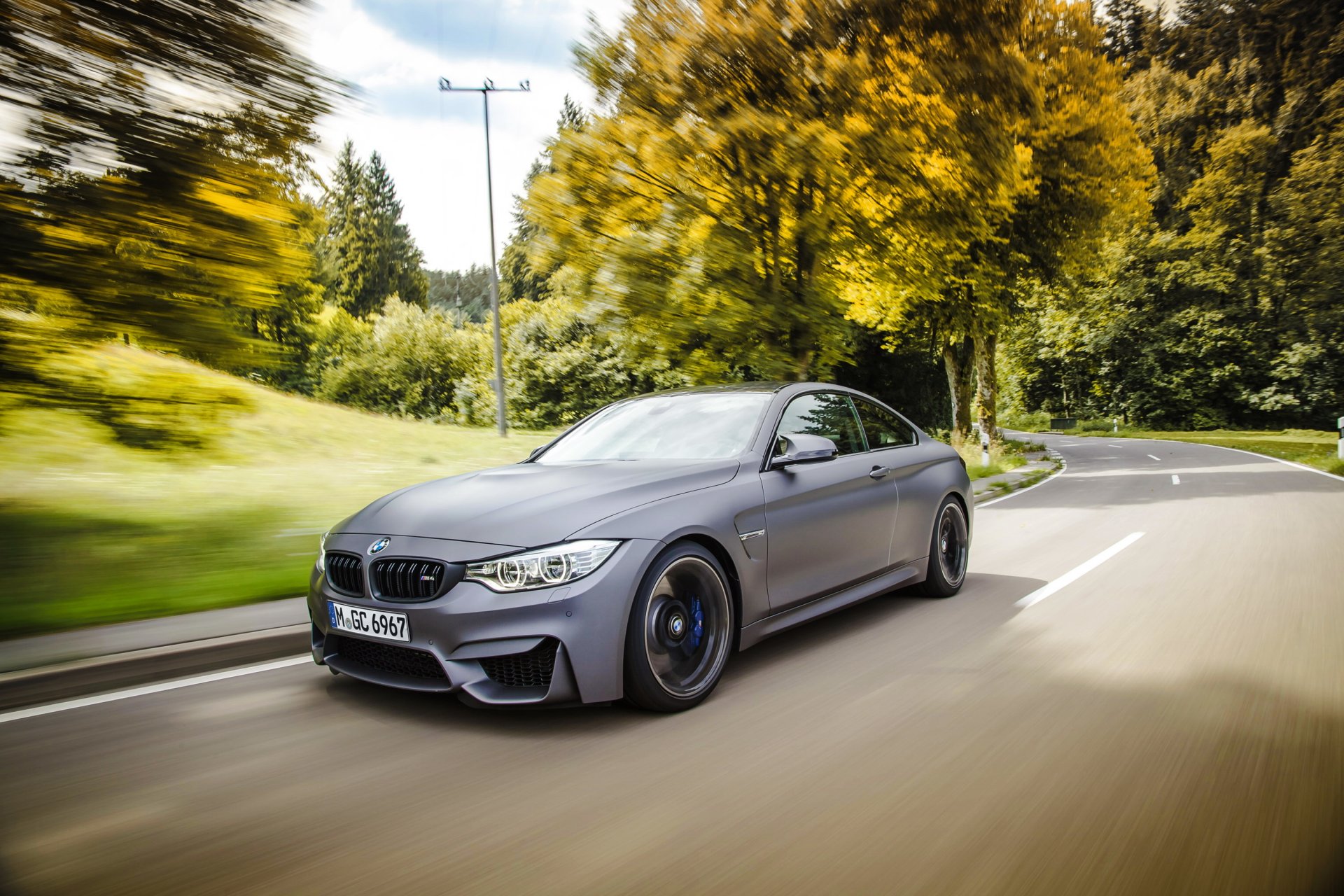 bmw m4 в движении бмв