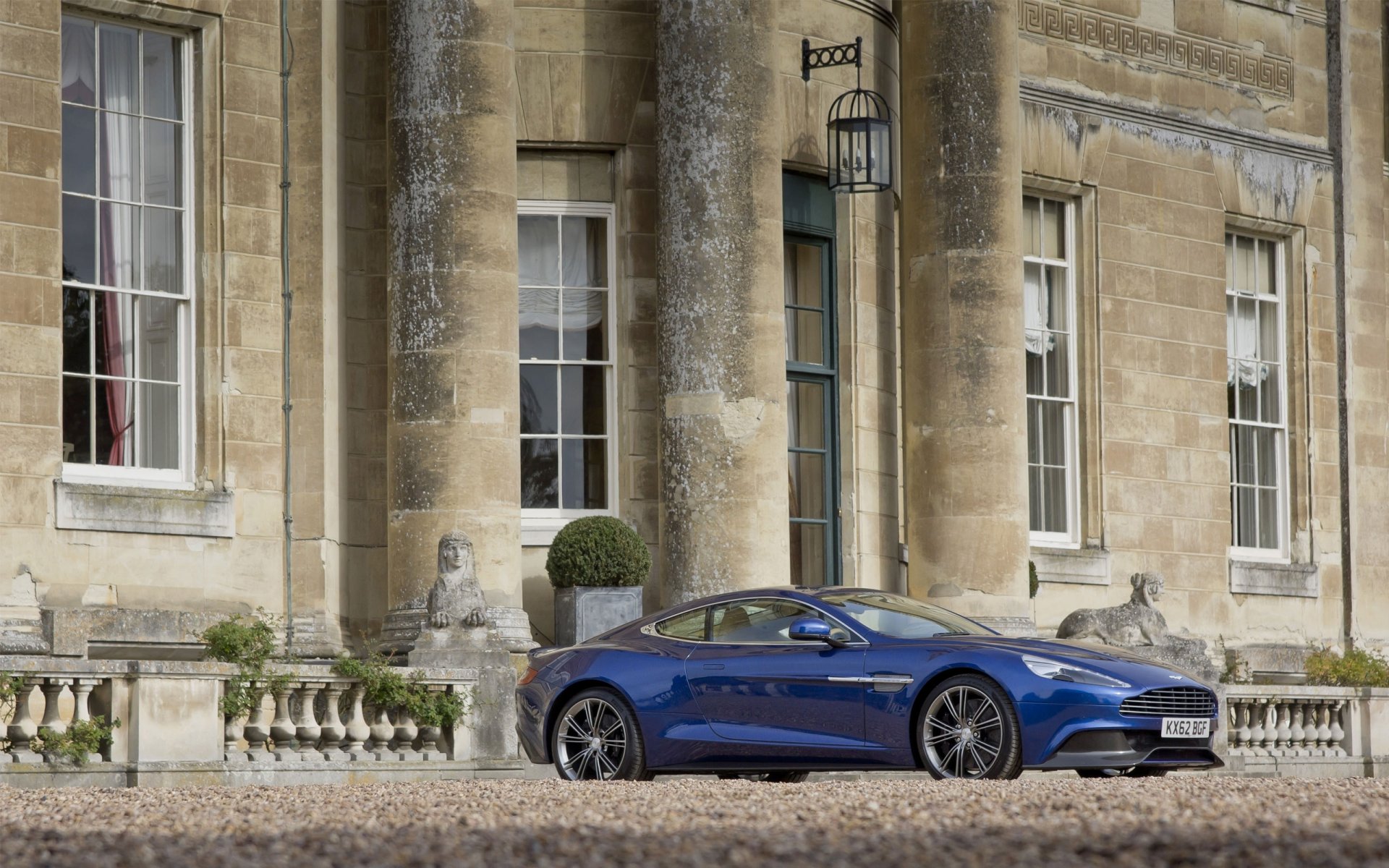 aston martin am310 vanquish blau auto gebäude seitenansicht räder