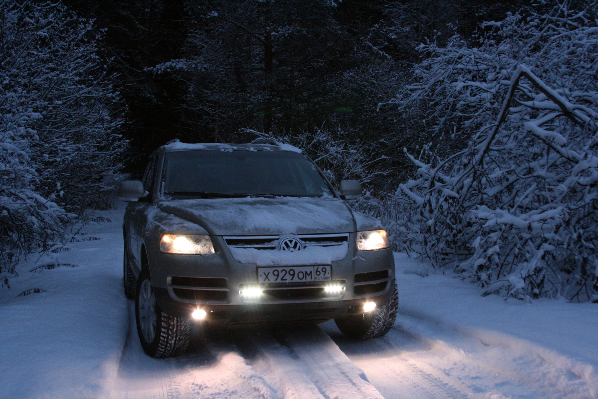 hintergrund tapete autos winter winterstraße schnee spaziergang wald