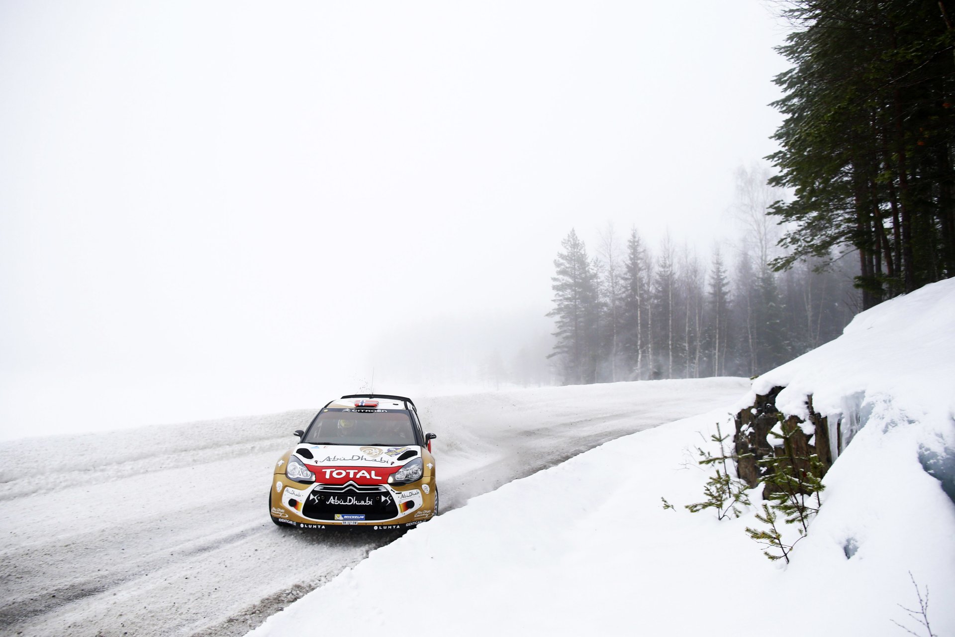 citroen ds3 wrc rally rally auto sport auto anteriore pieno inverno neve freddo foresta skid