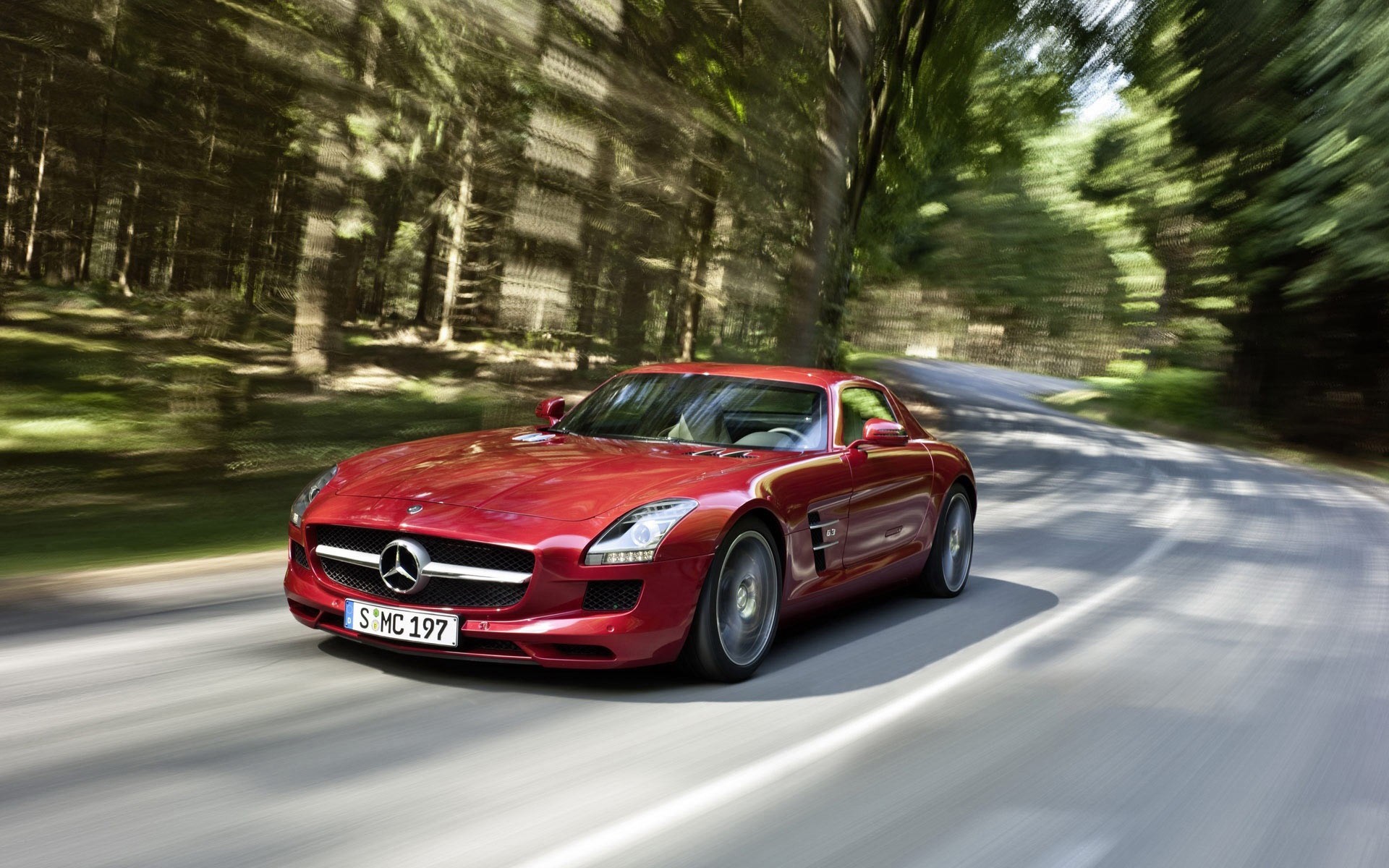 rapide voiture mercedes rouge