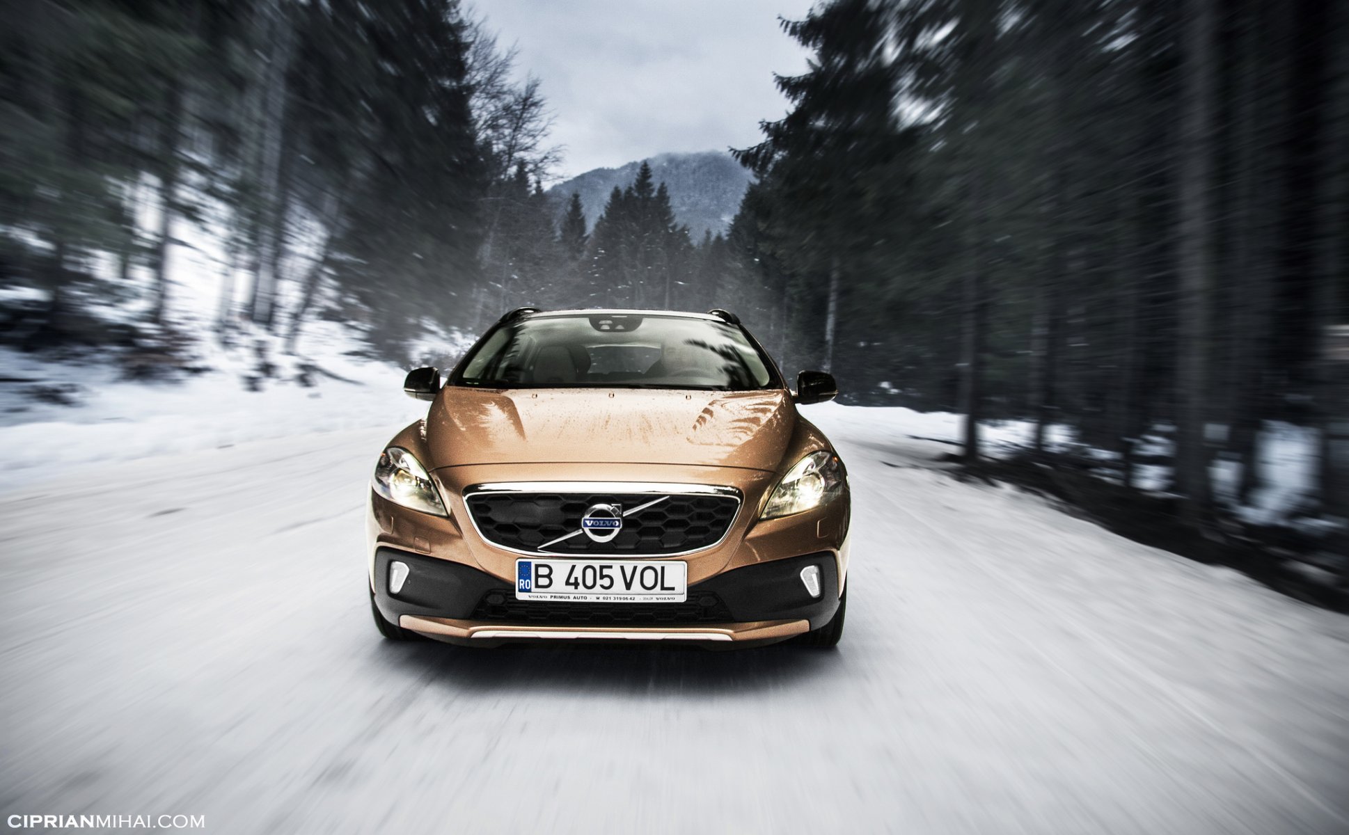 volvo volvo v40 cross country strada velocità foresta inverno