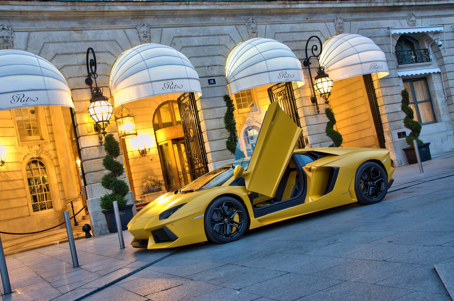 lamborghini aventador lp700-4 amarillo superdeportivo edificio lamborghini aventador