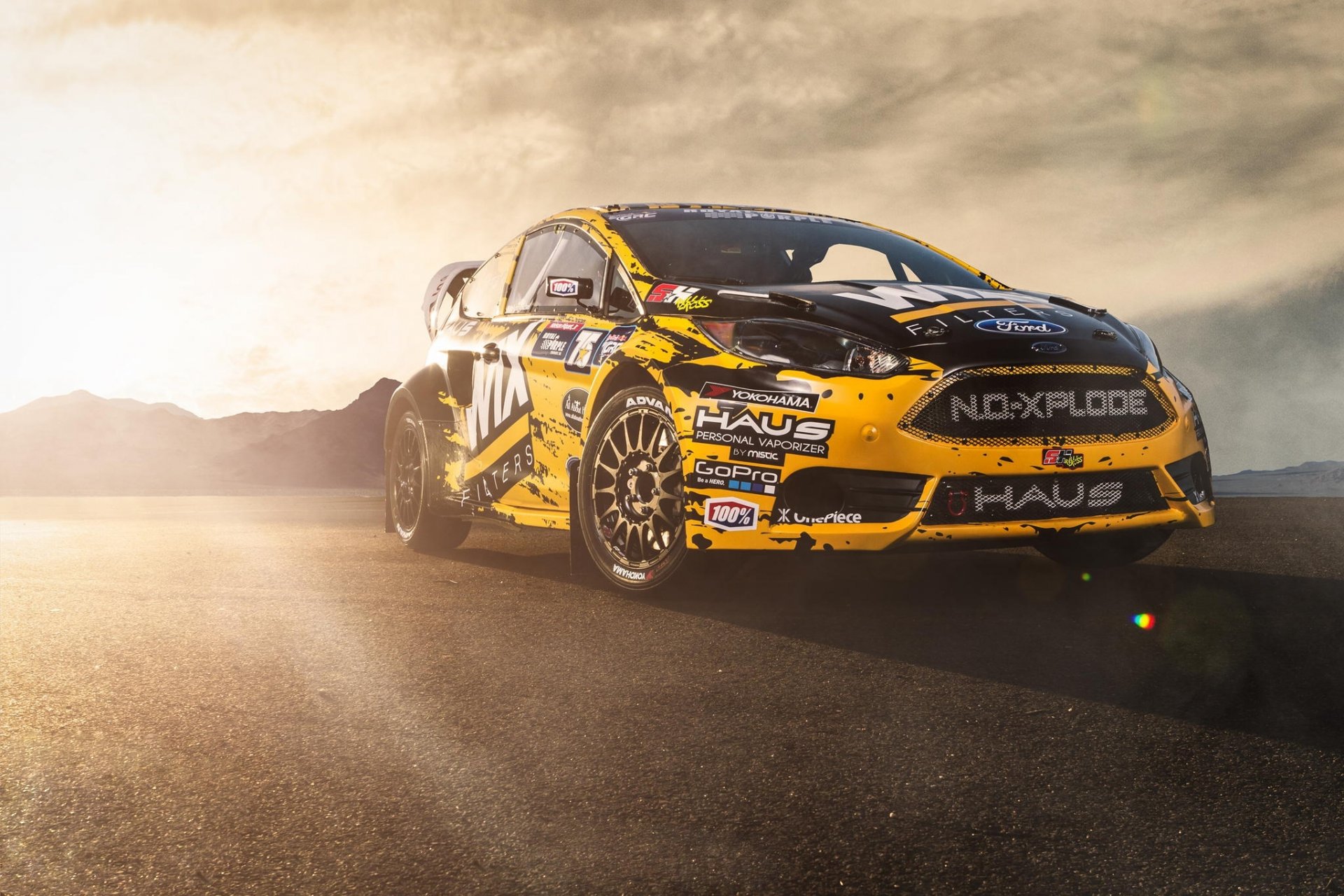 ford fiesta st rallycross sponsorizzato da wix filters matt magnino foto giallo anteriore fiesta rally sole abbagliamento