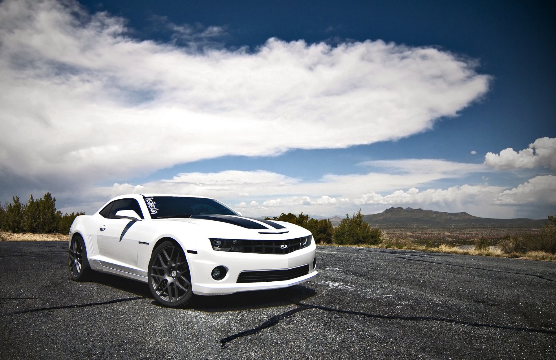 chevrolet camaro ss blanco chevrolet camaro montañas nubes