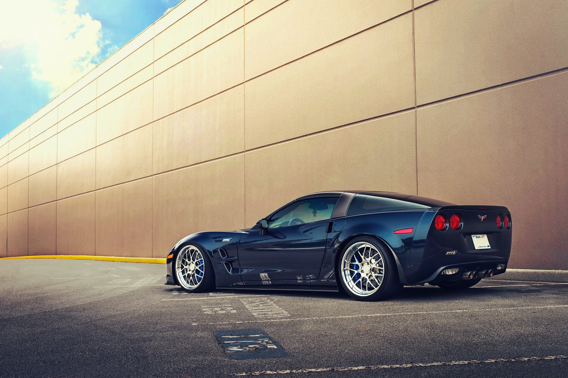 chevrolet corvette zr1 bleu arrière mur parking