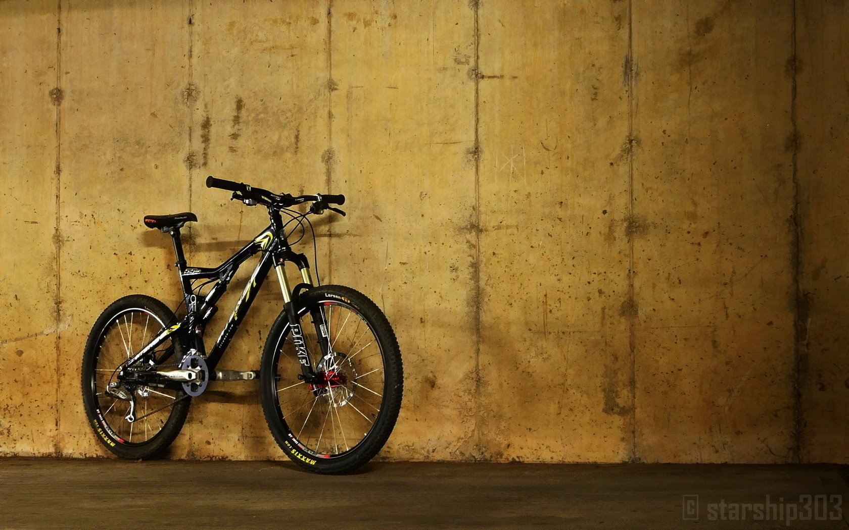 mountain bike design tecnologia hi-tech techno parete struttura sport bicicletta trasporto