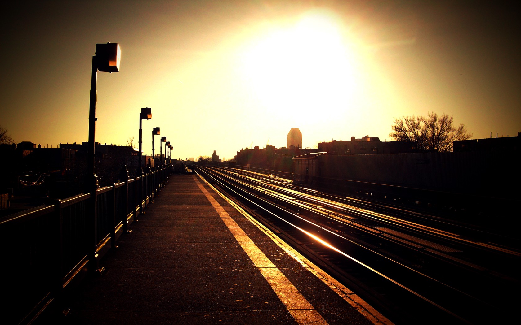 stazione ferroviaria pirone tramonto