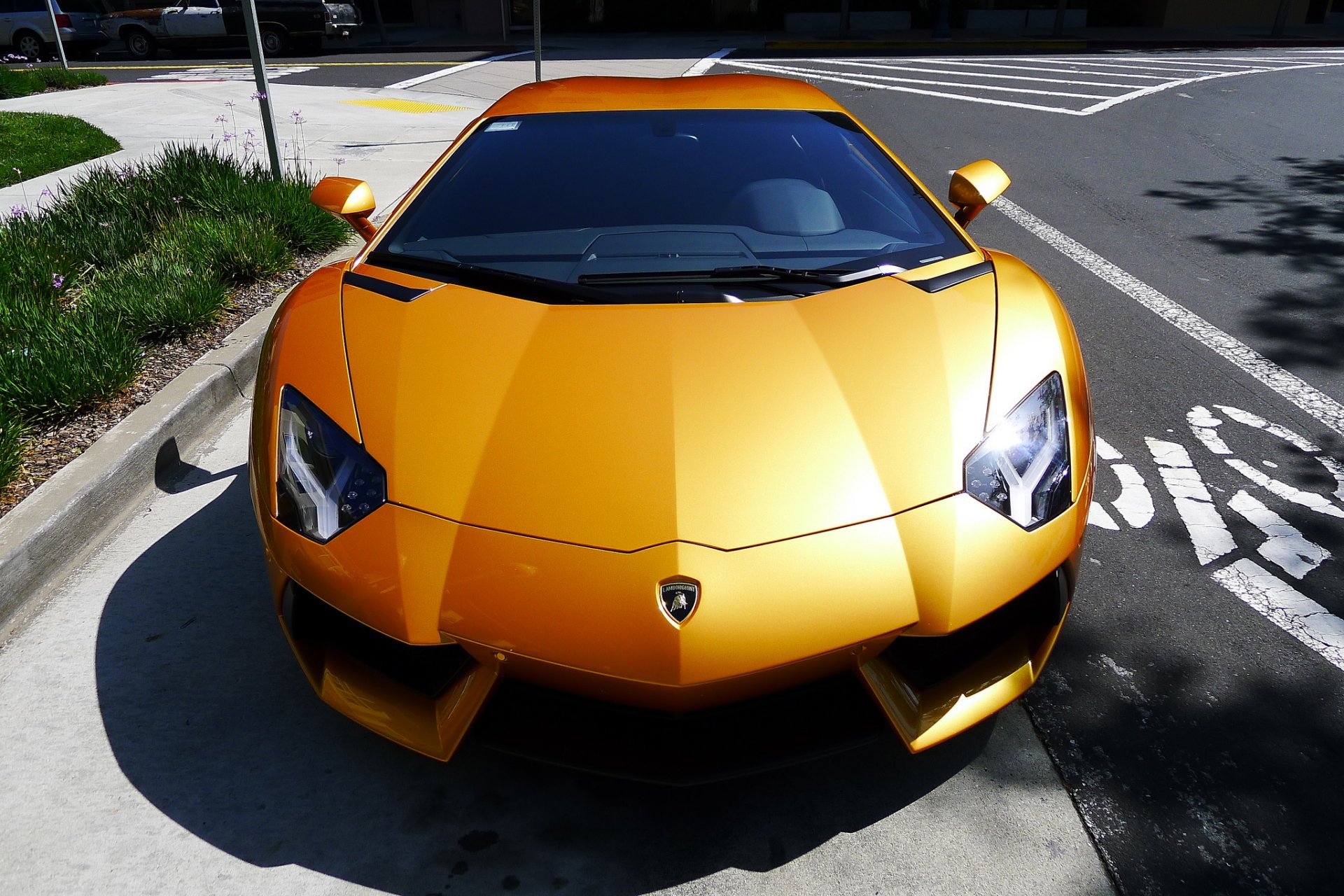 lamborghini aventador lp700-4 giallo lamborghini aventador vista dall alto parcheggio costola erba bagliore