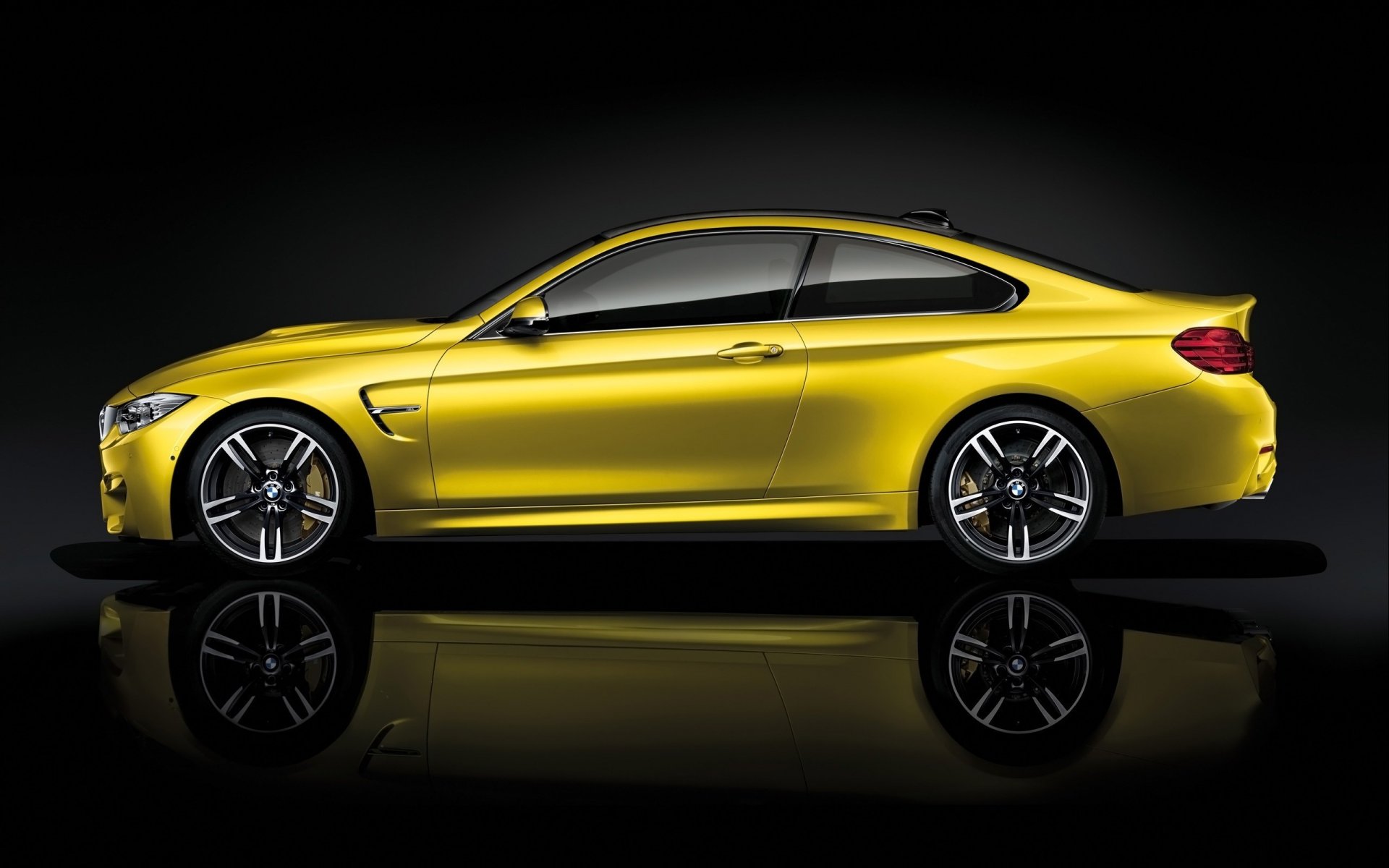 bmw m4 coupe bmw ag żółty