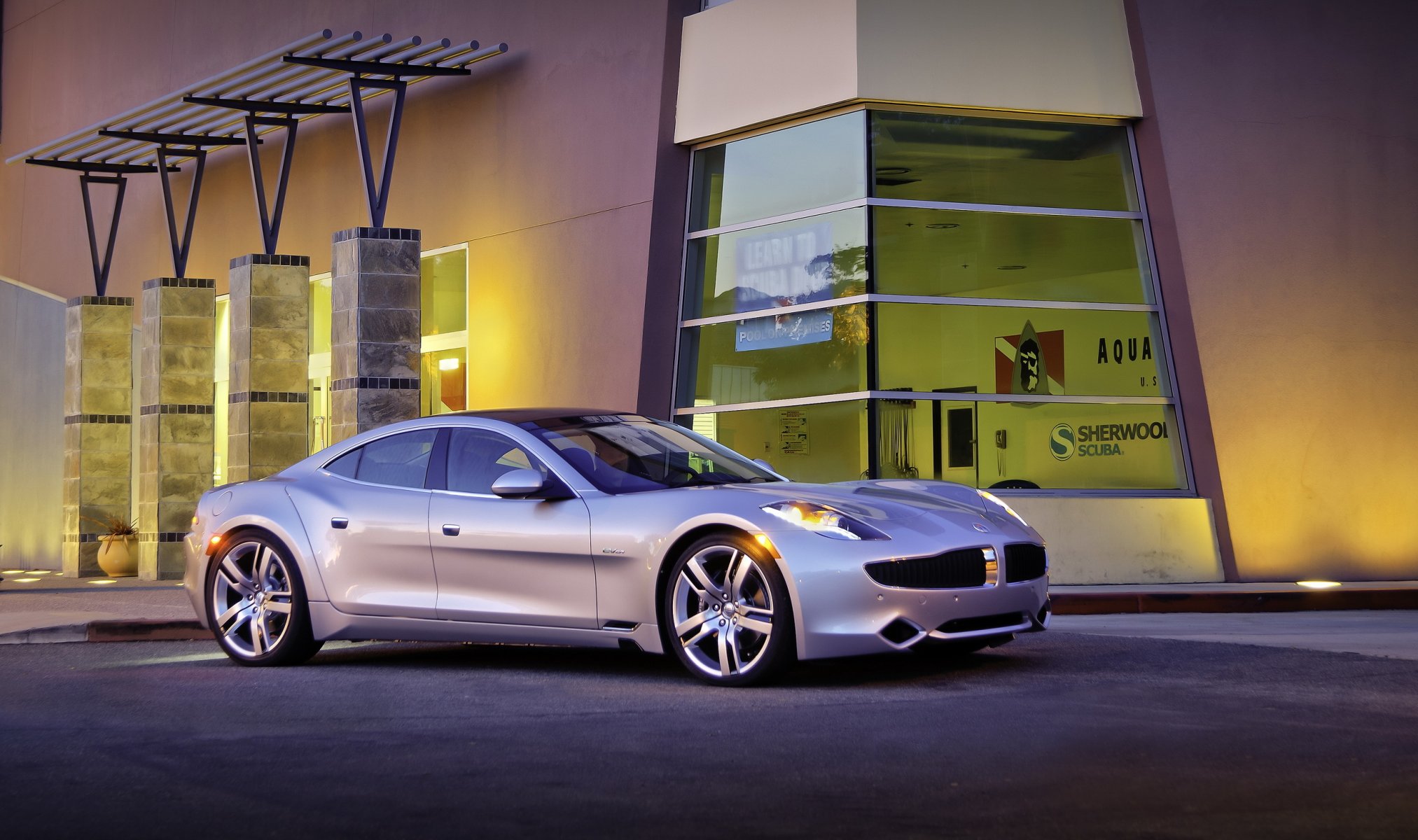 fisker карма тех автомобили машина авто автомобиль серебристый здание