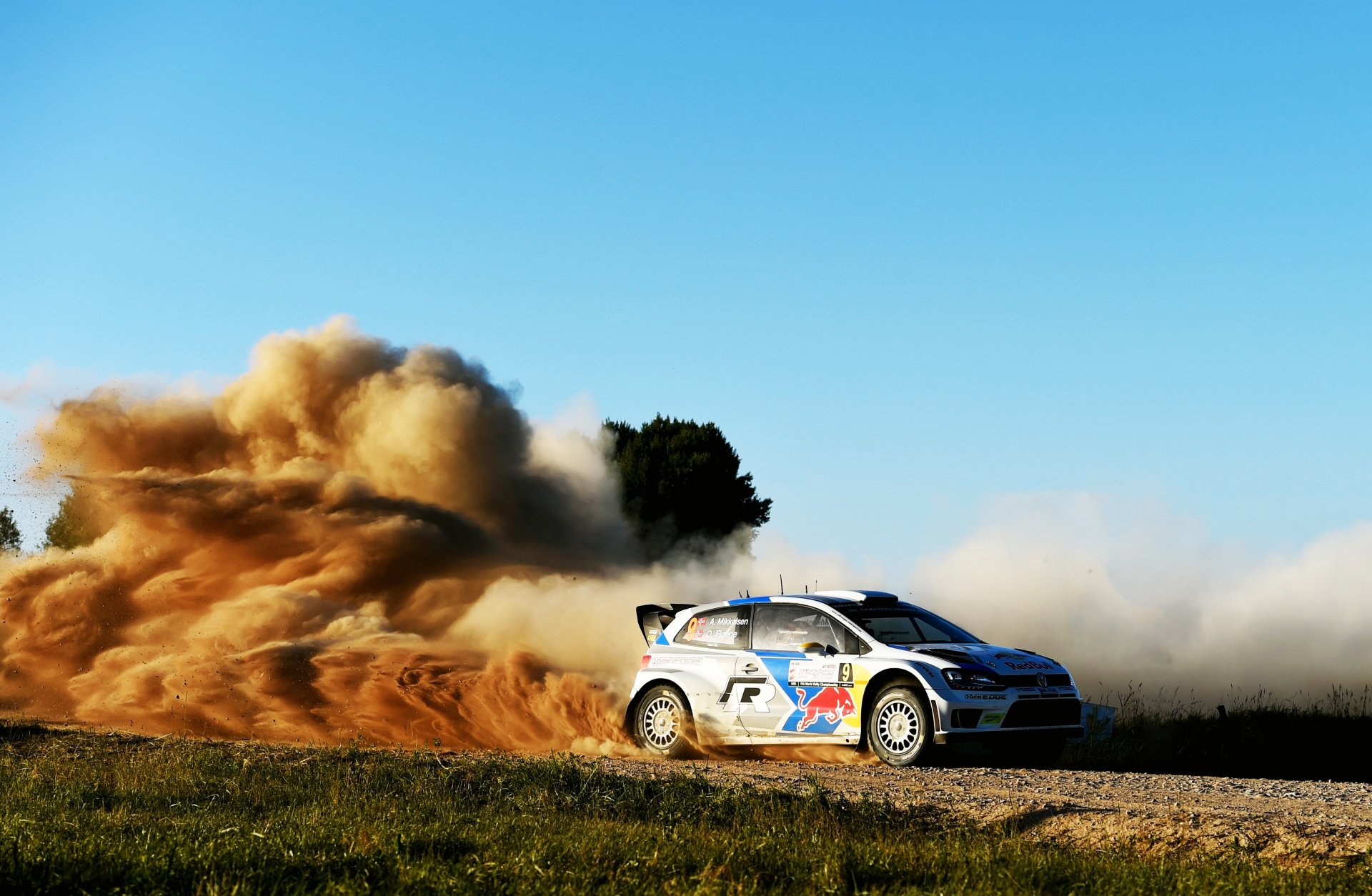 volkswagen polo wrc rallye auto vitesse dérapage poussière jour andreas mikkelsen