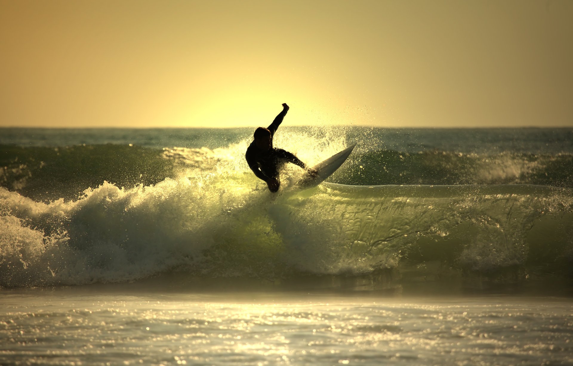 deska surfingowa ocean woda fale surfing zachód słońca horyzont niebo sport surfer deska morze