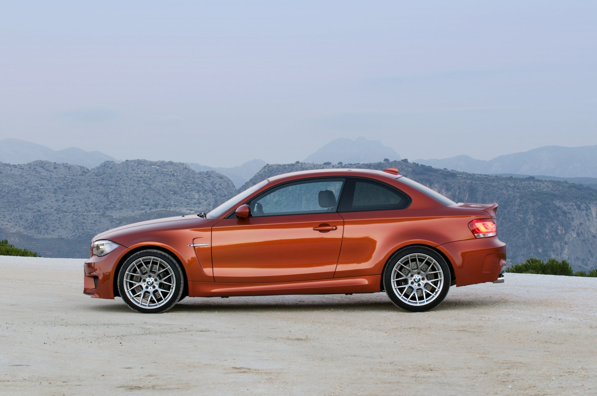 bmw 1m e82 bmw coupé voiture de sport allemagne bavière auto voiture profil voiture orange métallique jantes roues transport voiture voitures particulières véhicules