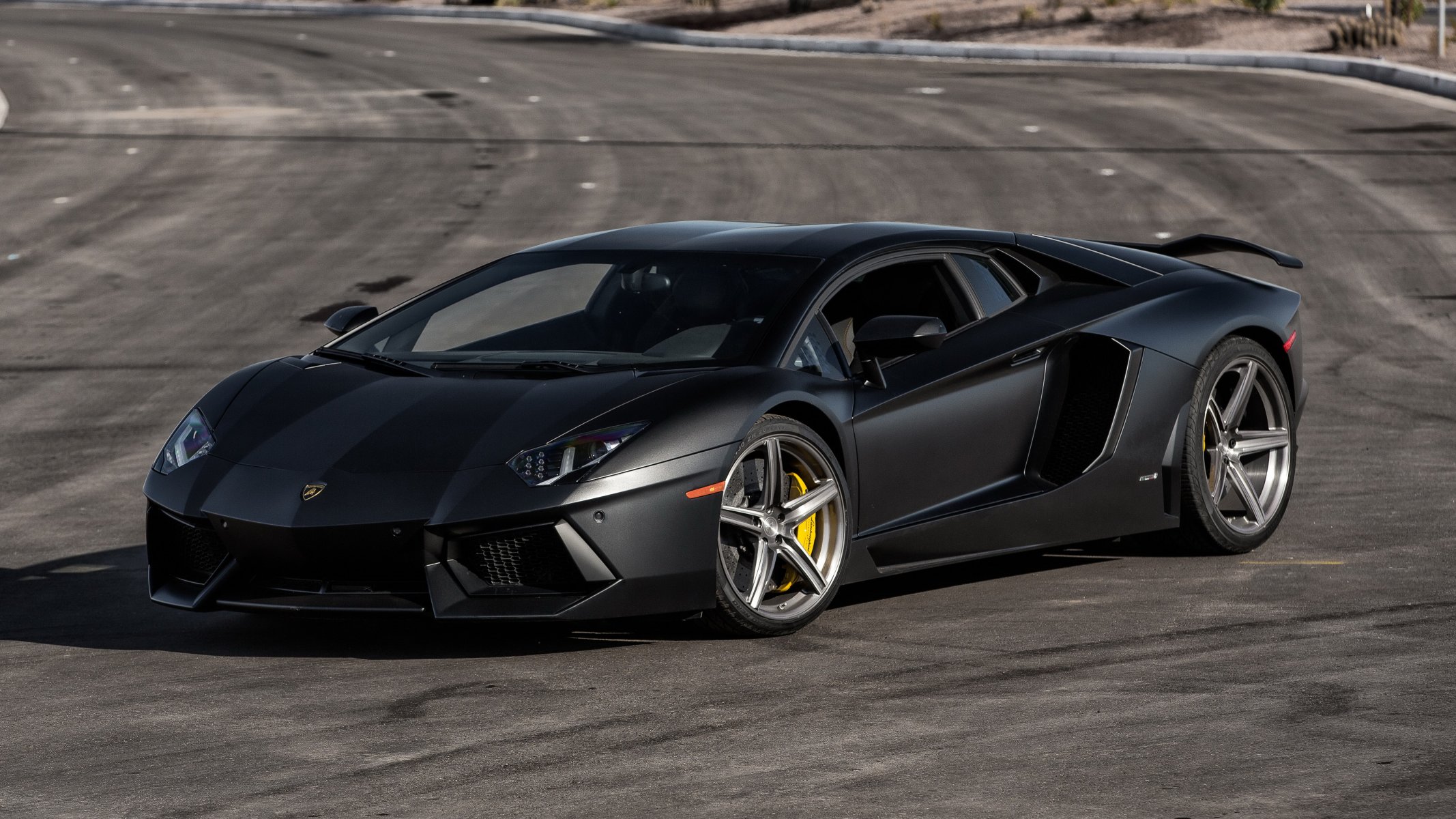 lamborghini aventador carreras brillantes negro