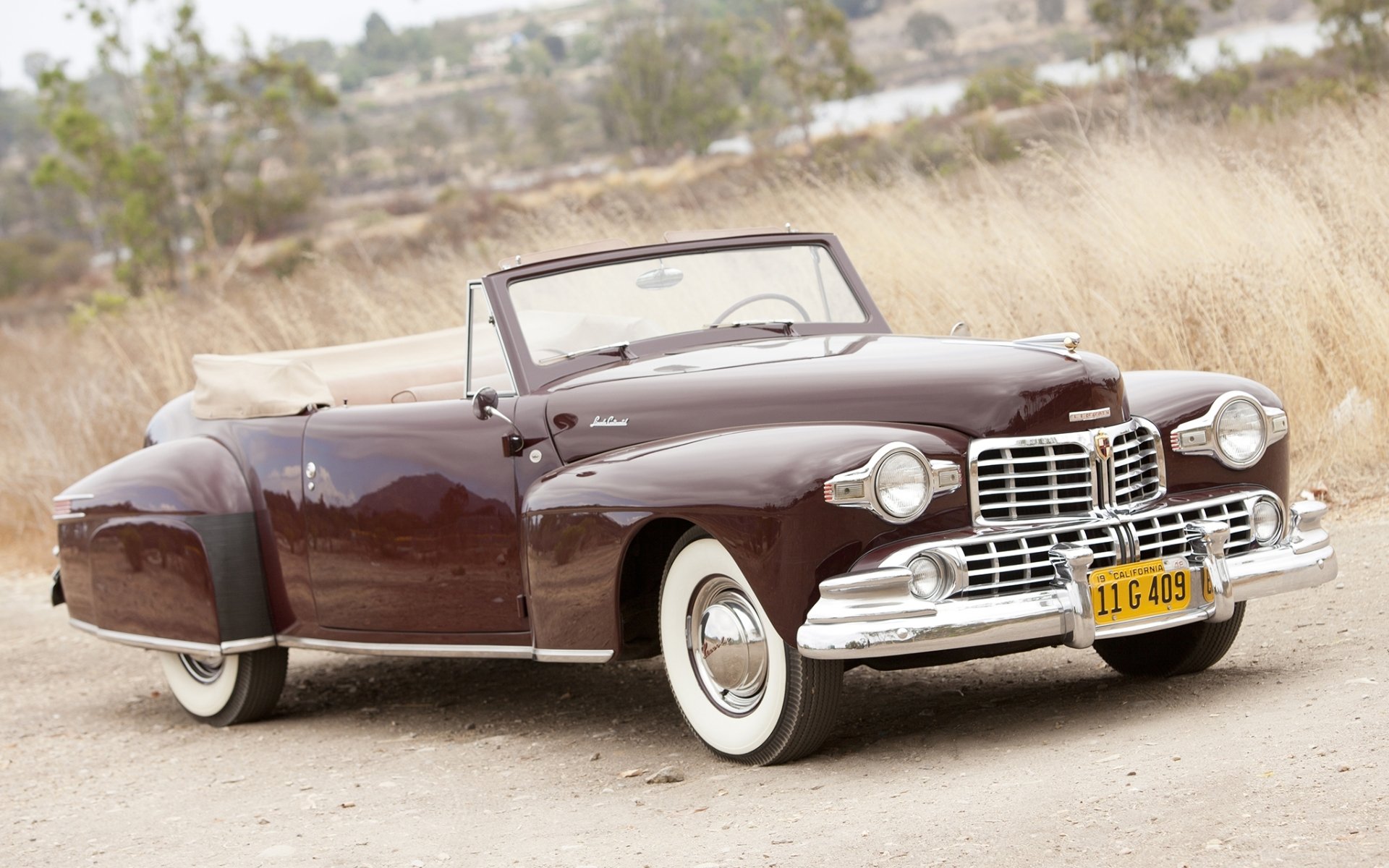 lincoln continental cabriolet 1947 lincoln.continental bordeaux avant rétro route.herbe fond