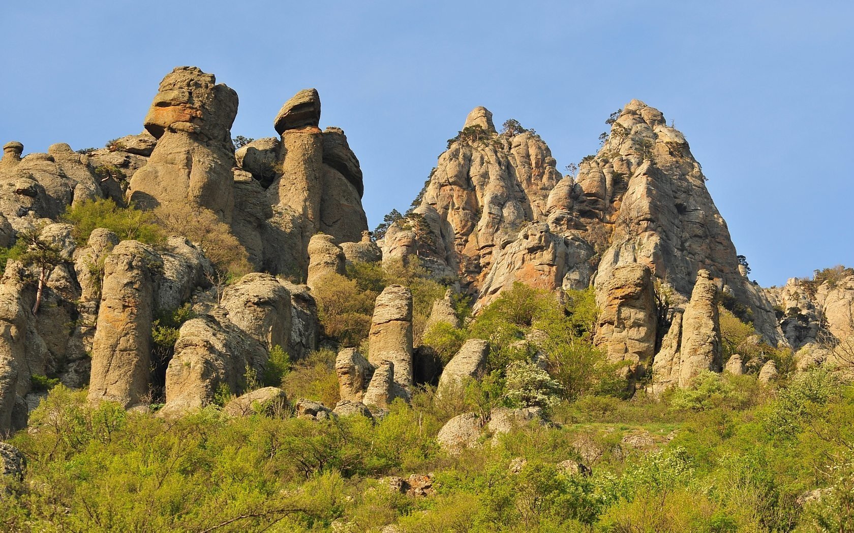 sud demerjee vallée des fantômes crimée montagnes roches herbe ciel nature