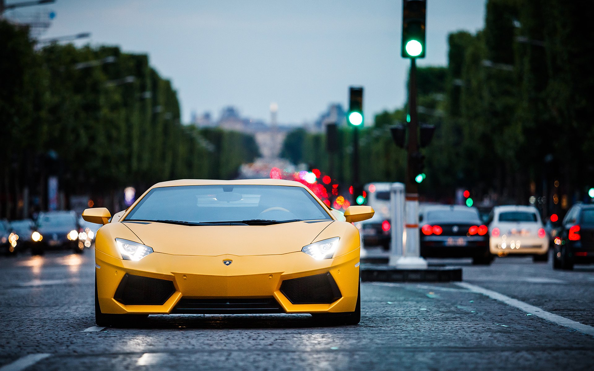 lamborghini aventador żółty paryż